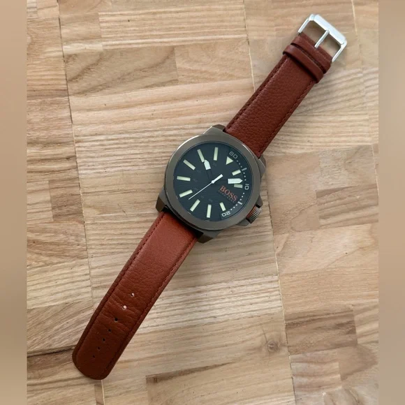 Hugo Boss Luxury Men’s Watch Black Dial Tan Leather Strap Luminous Markers